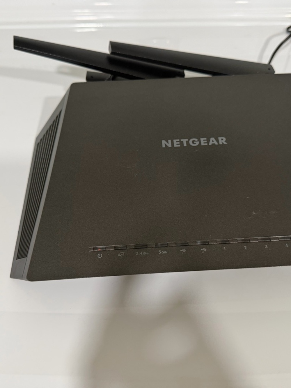 NETGEAR Black Wireless Router with LED Status Indicators - Picture 3 of 7